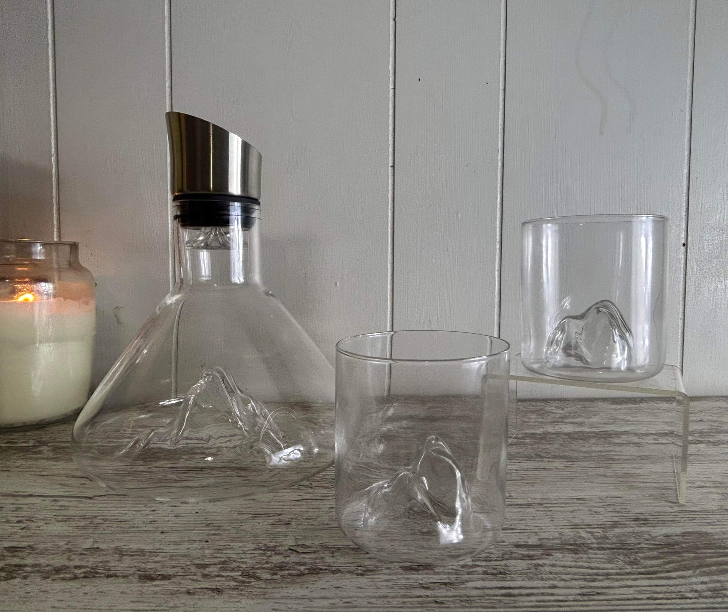 750ml MOVING MOUNTAINS 4-Piece Glass Decanter Metal Lid 2 Whiskey Glass set